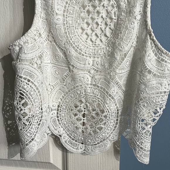 ReVamped lace/ crochet crop top - Picture 3 of 11